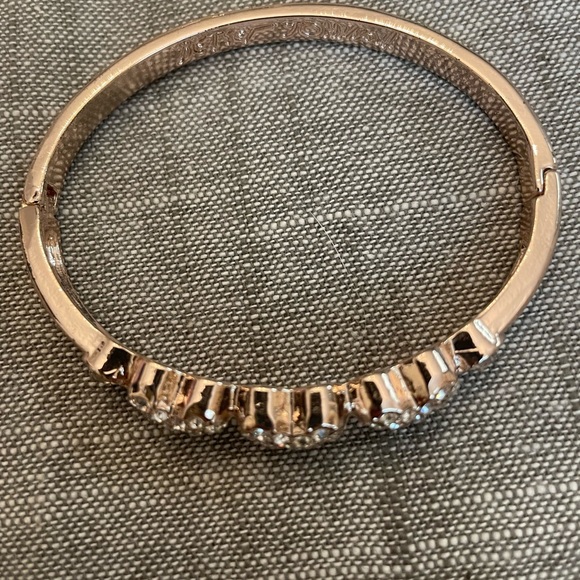 Betsey Johnson bracelet - Picture 4 of 9